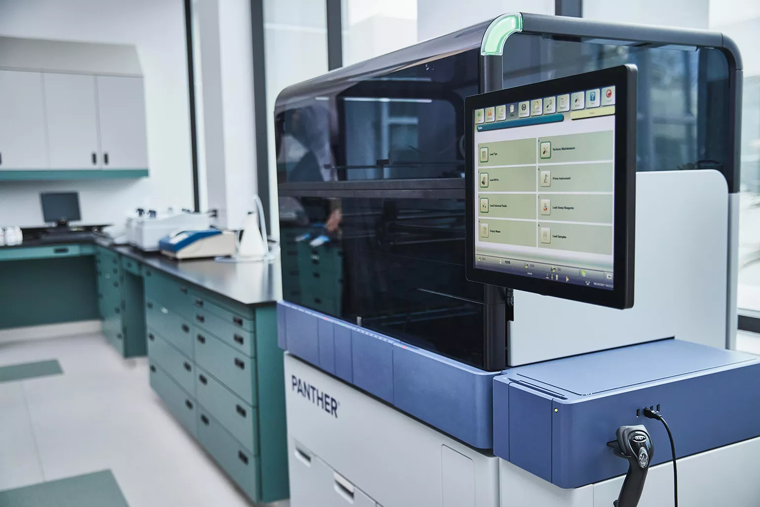 Panther® Plus MTU module in a lab setting.